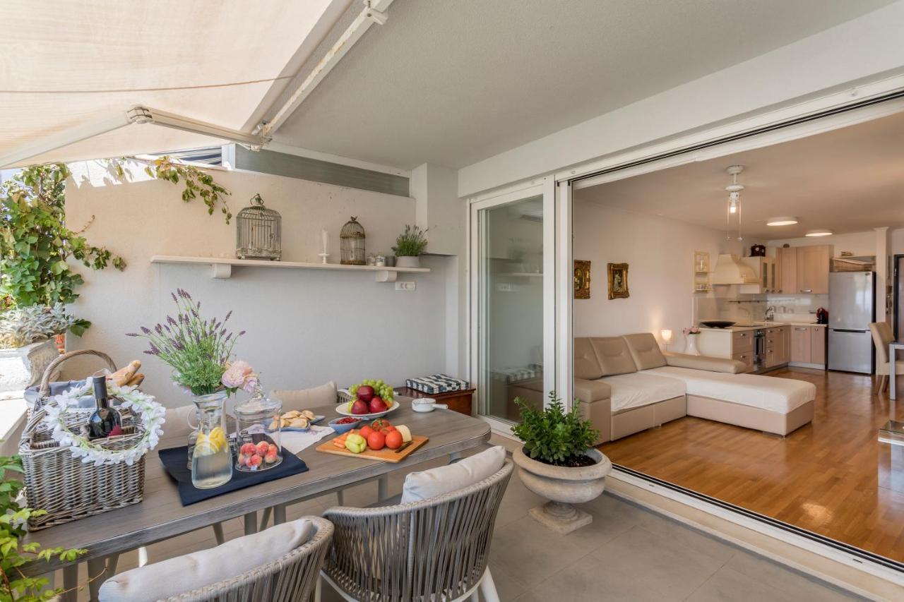 Velebis Superior Apartment - Luxurious One-Room Apartment With Jacuzzi - Prestigious Location By The Sea In The New City Center Of Znjan - Panoramic View Of The Sea And Islands - Free Garage Parking - Buralux Properties Spalato Esterno foto